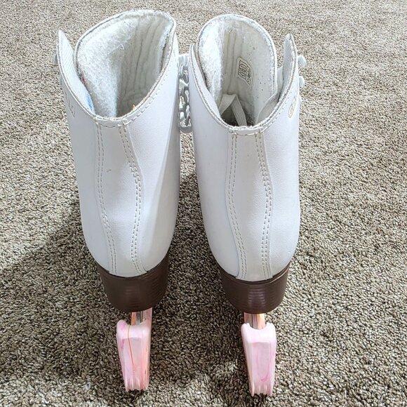 GAM Figure Skates 7.5 C w/ 10¼" Blades + Guardog Covers – White - Picture 7 of 16